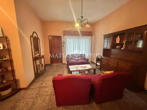Casa en Venta en Castelar, USD 180.000