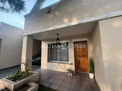 Casa - Venta - Argentina, Castelar - Navarro 1700