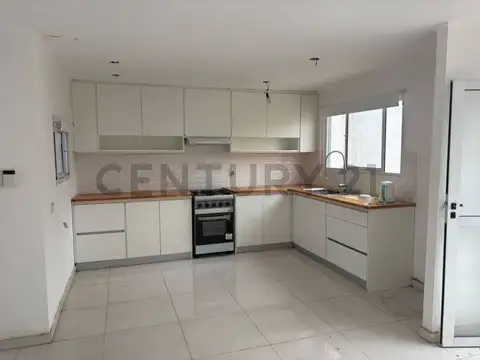Casa en Alquiler en Villa Parque Sicardi, $ 500.000