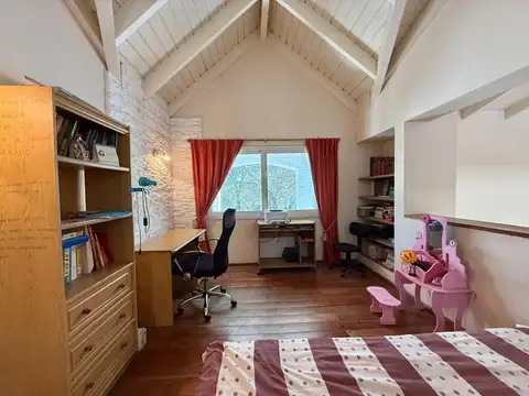 Casa en Venta con 3 cocheras