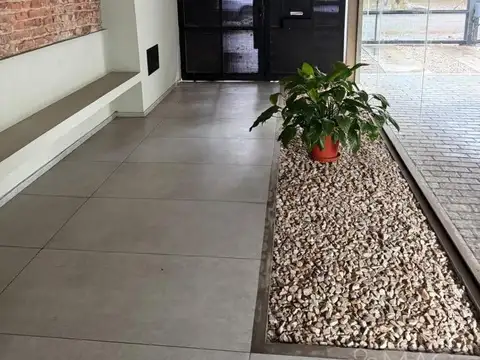 Dpto en Venta Tres ambientes con parrilla, Balcón aterrazado y  Dos cochera en San Isidro. (507260801)