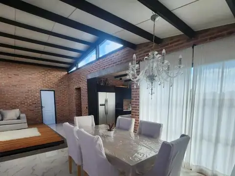 Casa 3 ambientes con 2 baños