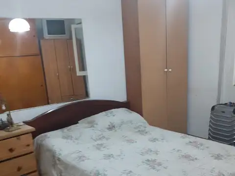 SE VENDE CASA 15 AMB. EN VILLA ADELINA