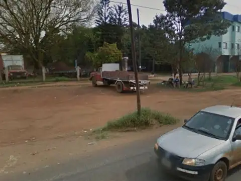 Espectacular lote con casa en venta, sobre Ruta 12.-