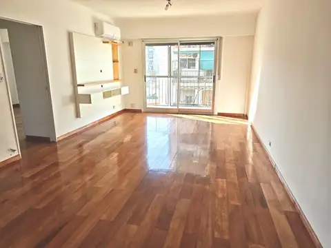 VENTA PISO 4 AMBIENTES CON BALCON AL FRENTE EN ALMAGRO