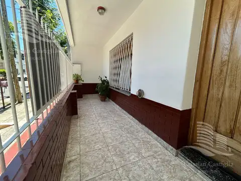 Casa 5 ambientes con 1 baño