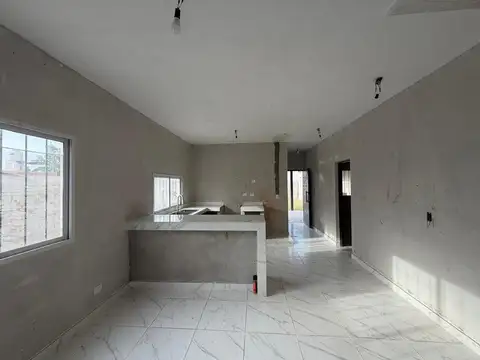 VENTA CASA 6 AMBIENTES EN LA LONJA PILAR