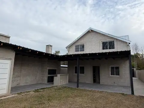 VENTA CASA 6 AMBIENTES EN LA LONJA PILAR
