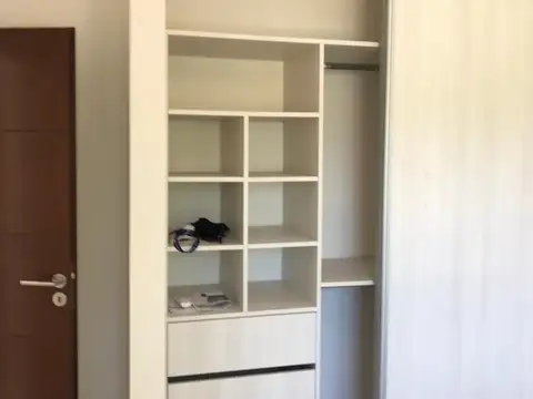 Casa en Alquiler con 3 cocheras