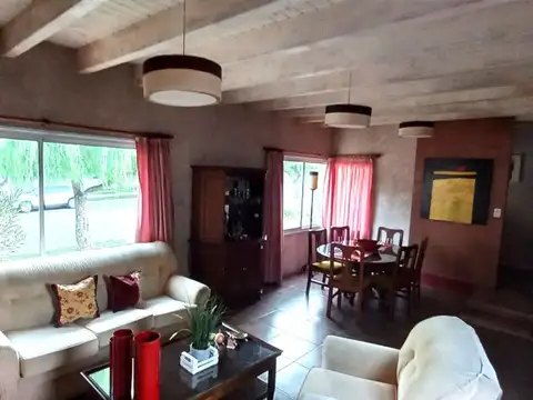 Casa 5 ambientes con 2 baños