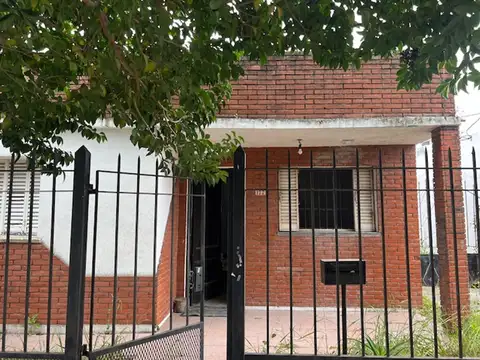 Casa 3 amb.A refaccionar,buena ubicación,residenci