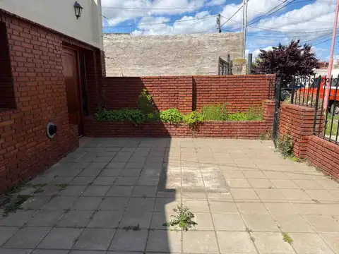 Casa 3 ambientes con 1 baño