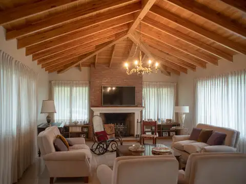 Casa 10 ambientes con 3 baños