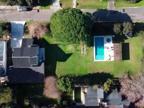 Casa en venta 6 ambientes  con parque y pileta en Country Pilar. Apta credito.