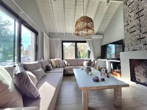 Casa en Venta con 2 cocheras