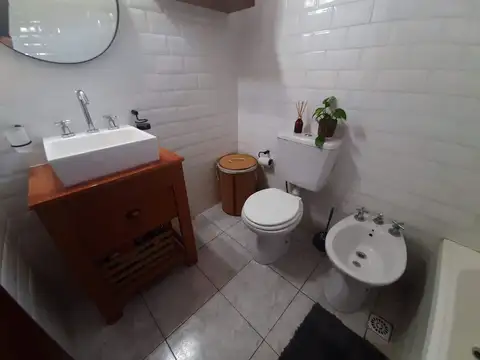 Casa 4 ambientes con 2 baños