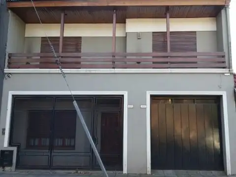 Gran CASA 4 DORMITORIOS. 3 BAÑOS. COCHERA. PATIO. FONDO LIBRE. Visitala! En Villa Ballester, San Martin, G.B.A. Zona Norte
