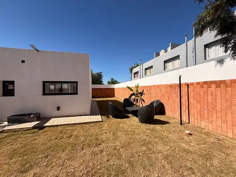 VENTA CASA ESTRENAR 2 DORM HOUSING VILLA ALLENDE