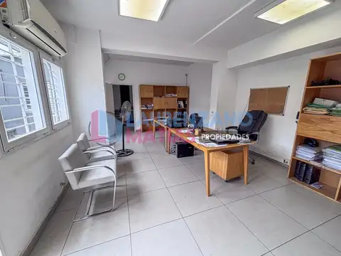 ALQUILER / VENTA - GALPON DE 475 M² CON OFICINAS Y TERRAZA - SOBRE LOTE PROPIO - PATERNAL