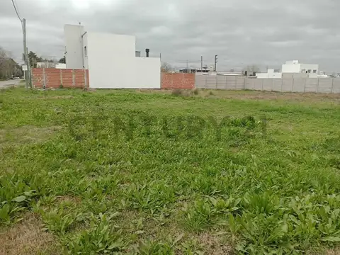 446 e/ 29 y 30 - Lote en Venta en City Bell de 381 M2.