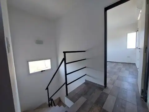 Casa 8 ambientes con 2 baños