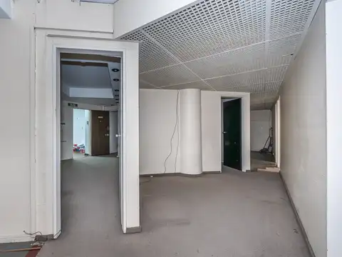 Oficina 6 ambientes con 2 baños