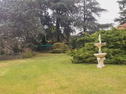 San Vicente- VENTA DE CASA CON AMPLIO LOTE, PILETA Y 2 DEPENDENCIAS