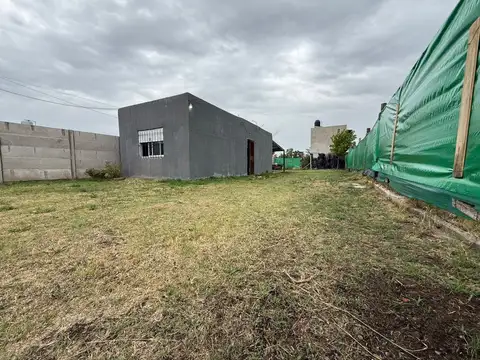LOTE CON CASA, FERRARI, Bs. As. FINANCIA, PERMUTA