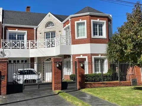 Chalet 6 Amb., sum, gge vs vehiculos y amplio PARQUE.