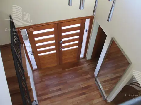 Casa 5 ambientes con 4 baños