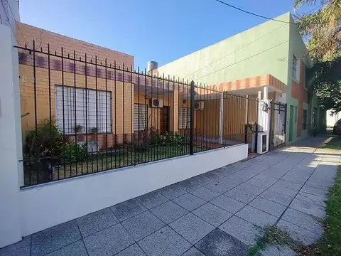 Venta  Casa 3 ambientes con cochera, Haedo - Moron