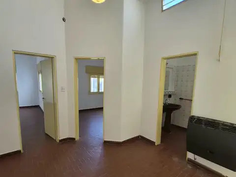 Casa 8 ambientes con 1 baño