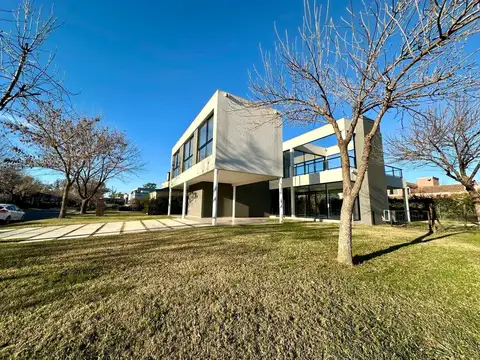Casa en Alquiler de 4 dormitorios