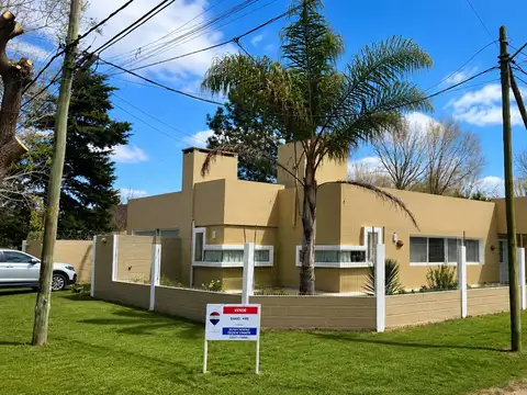 Casa en venta 6 ambientes  San Bernardo