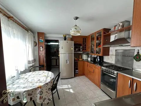 Casa 7 ambientes con 12 baños