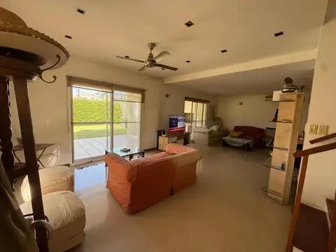 Casa en Venta con 4 cocheras