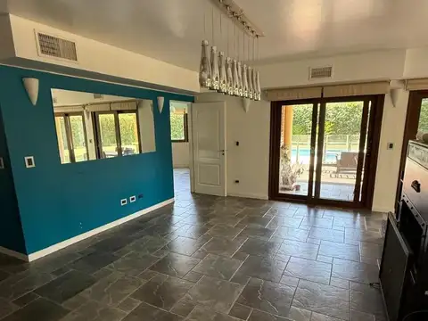 Casa en Venta con 6 cocheras