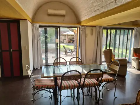 Casa 8 ambientes con 3 baños