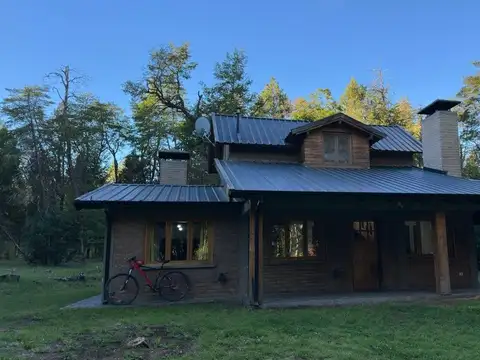 Casa con 1,5 hectáreas en Las Golondrinas