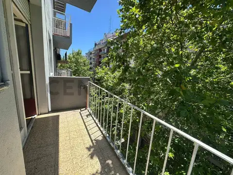 2 ambientes invertido con balcón zona Plaza Colón