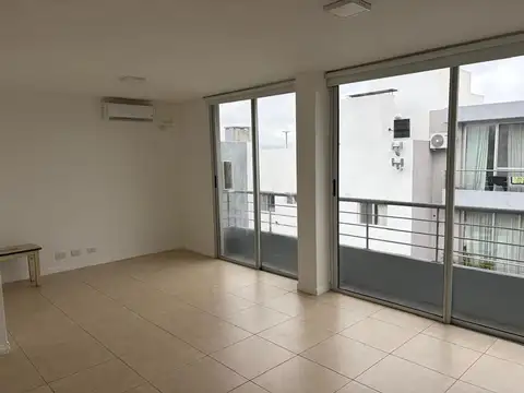 Excelente Ubicación - Impecable Depto. de 2 Amb. con Cochera