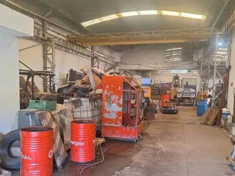 Galpón Indusctrial, Salida A 2 Calles - 2000 Cub - Sobre R4