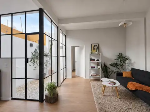 Venta - Colegiales - PH 2 ambientes con Patio - Toilette y Baño en suite - Impecable