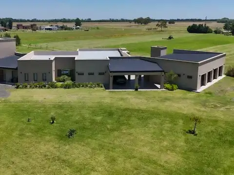 VENTA CASA CHASCOMUS 6 AMBIENTES / PILETA