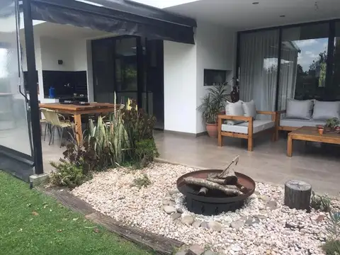 Casa en Alquiler en Haras Santa Maria, USD 1.800