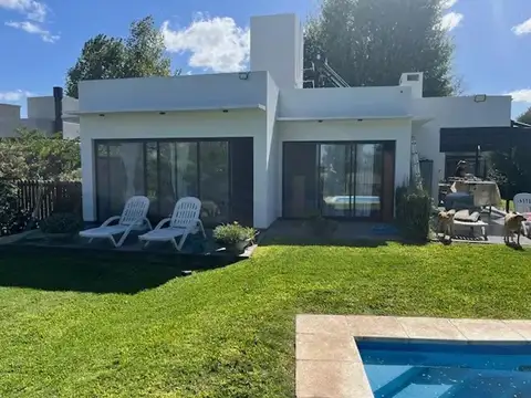 Casa en Venta con 2 cocheras
