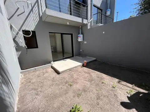 DEPARTAMENTO, CON COCHERA, EN VENTA. Castelar norte