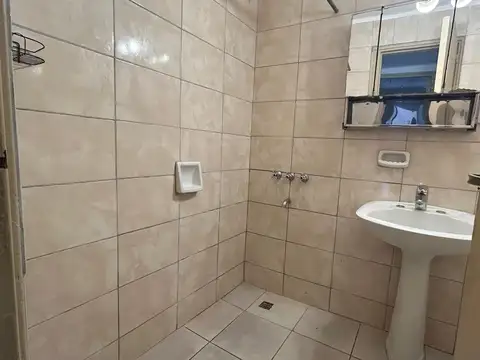 DEPARTAMENTO EN VENTA - ABASTO - 2 1/2 AMB + PATIO