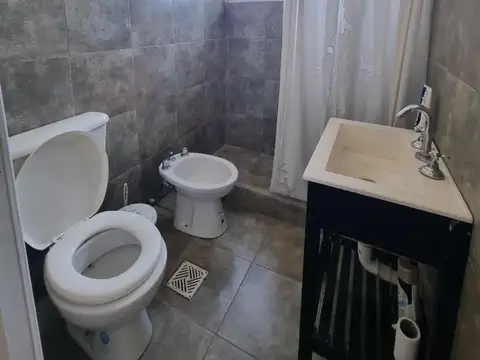 Casa 8 ambientes con 5 baños
