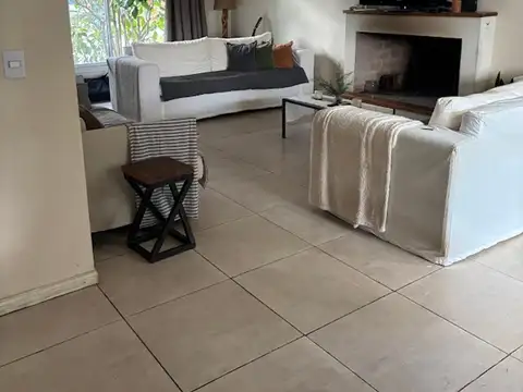 Venta Casa La Pilarica estilo moderno 6 amb 